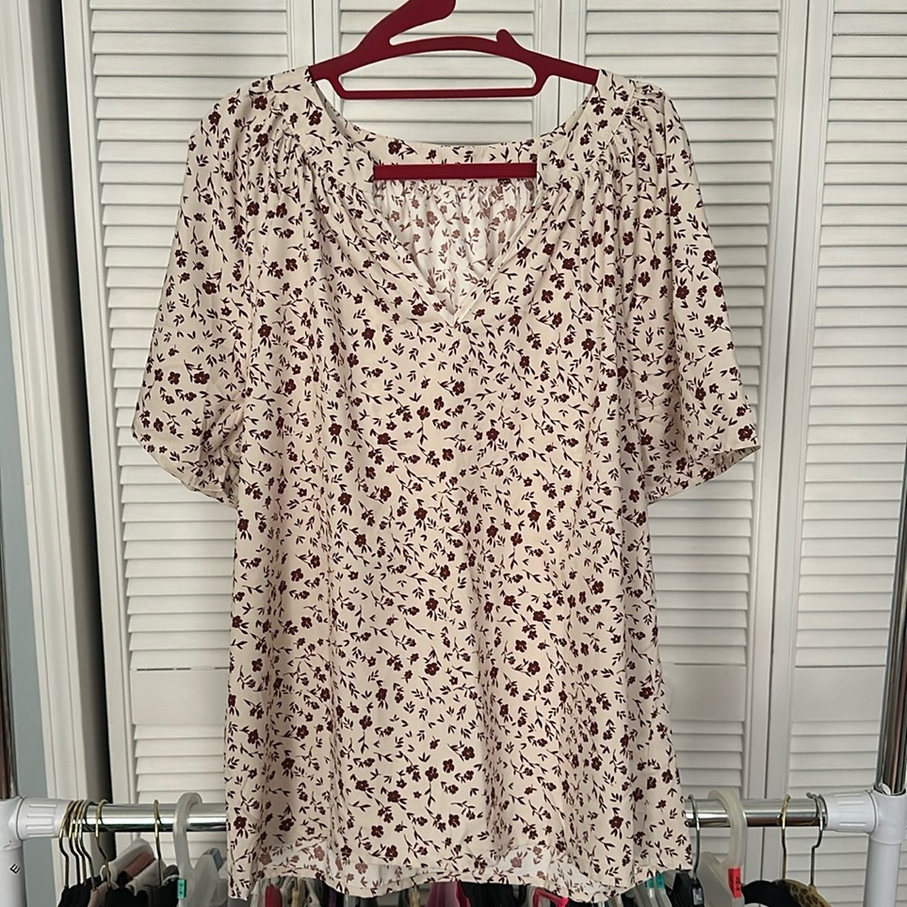 Floral print blouse